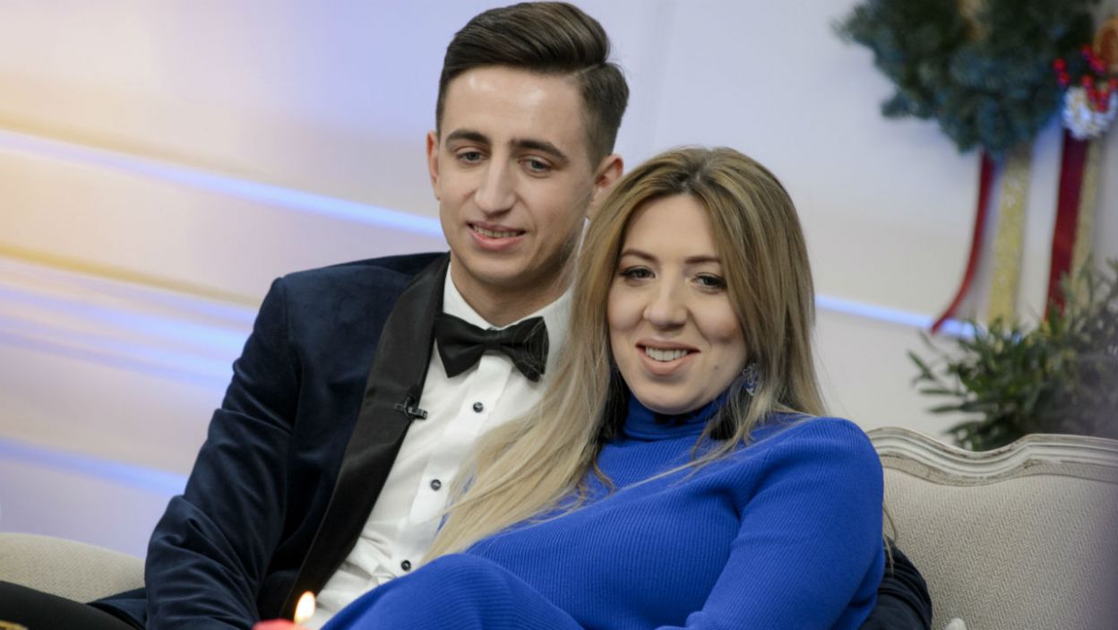 Małżeństwo nie kryło wzruszenia wracając wspomnieniami do dnia ślubu. A to dopiero początek ich wspólnej drogi (fot. TVP)