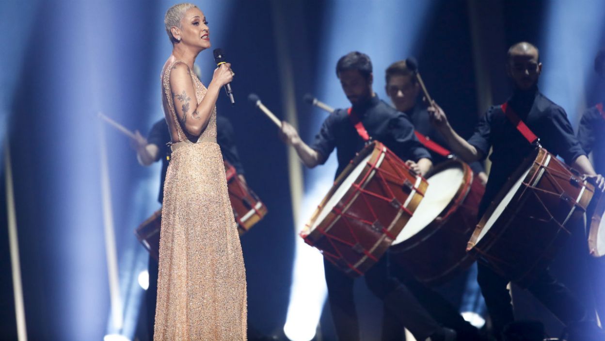 Wielka Brytania należy do tzw. Wielkiej Piątki. Dlatego też SuRie nie musiała walczyć o miejsce w finale. Czy utwór „Storm” podbił serca widzów? (fot. Andreas Putting/eurovision.tv)