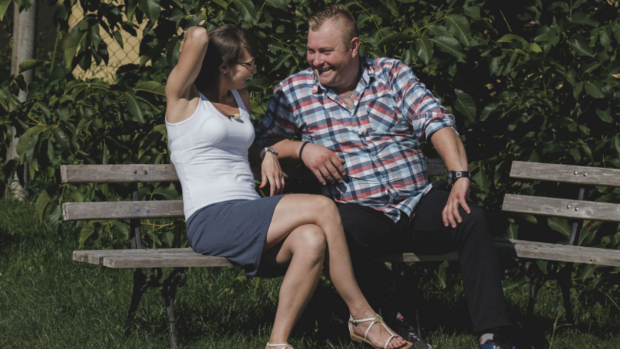 – Tylko tyle mi wystarczy do szczęścia – Łukasz cieszy się z obecności Agaty (fot. TVP)